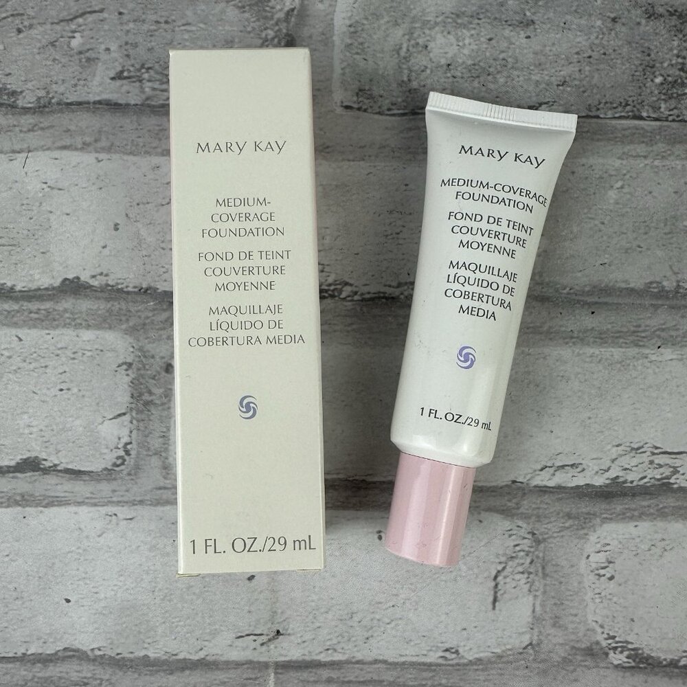 Mary Kay Medium Coverage Foundation Ivory 202 Normal To Oily Pink Cap 356800 NOS